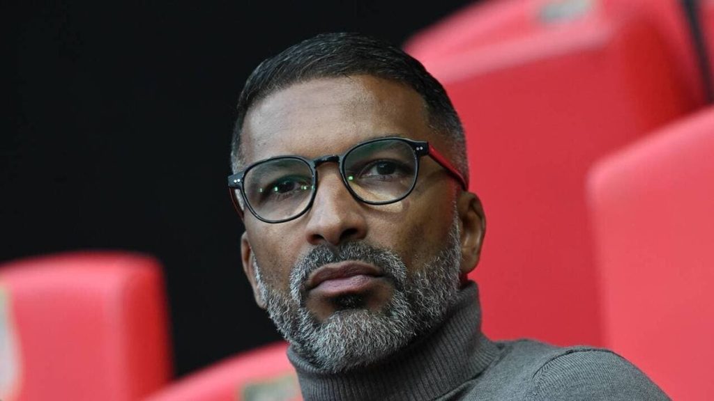 Habib Beye reste en poste la menace persiste