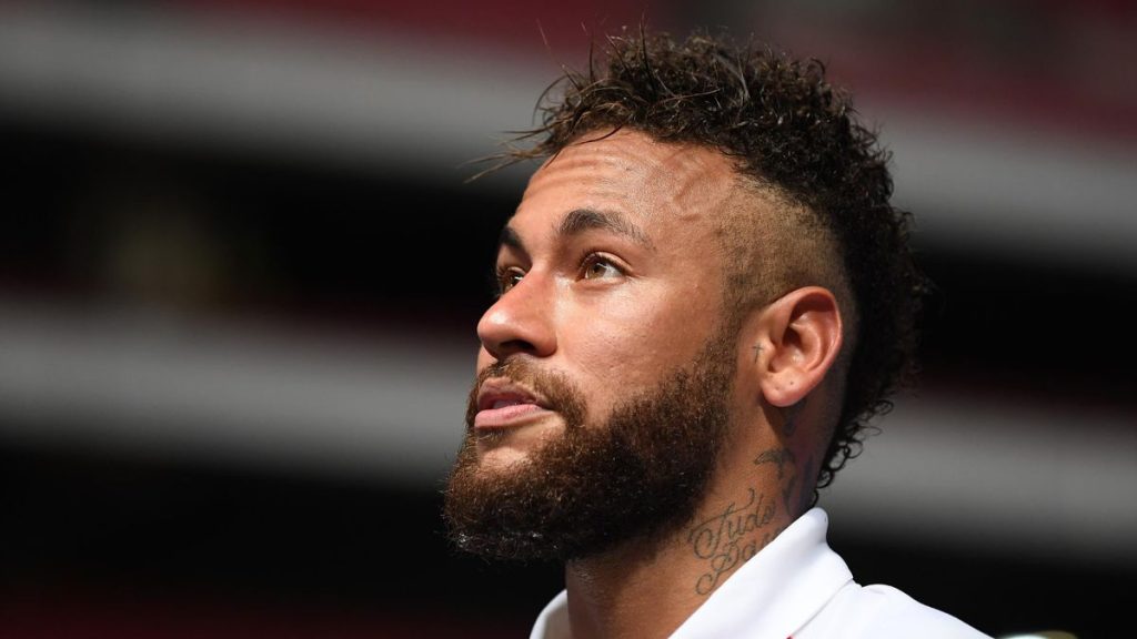 Neymar encore touché au genou