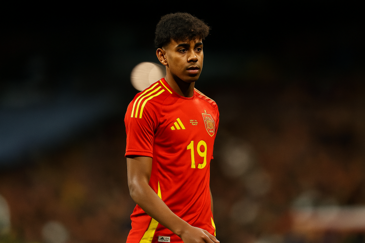 Lamine Yamal avec le maillot de l’Espagne après l’annulation de sa convocation pour les derniers matches de qualification