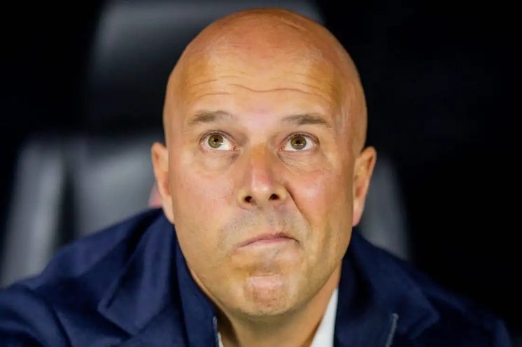 Arne Slot veut rester positif malgré la crise à Liverpool