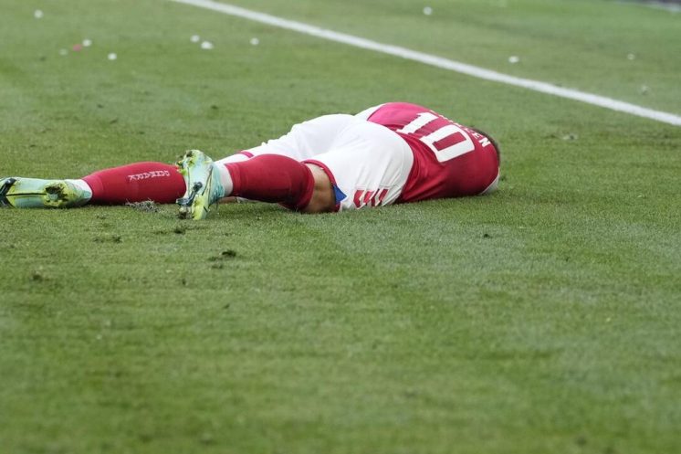 Prévention des risques cardiaques chez les sportifs et les entraîneurs avec défibrillateur et gestes qui sauvent