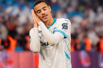 Greenwood célébrant un but en Ligue 1 après avoir été élu meilleur joueur du mois.