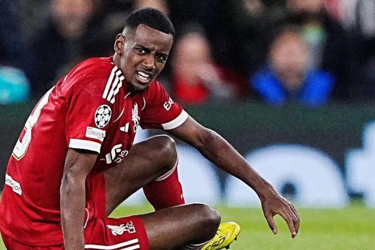 Alexander Isak déçu après un nouveau match compliqué avec Liverpool