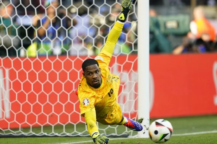 Mike Maignan détourne un penalty décisif avec l’AC Milan contre la Roma