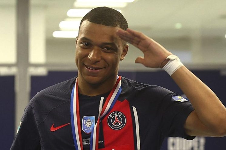Kylian Mbappé au cœur d’un litige financier de plusieurs centaines de millions d’euros avec le PSG devant les prud’hommes de Paris.
