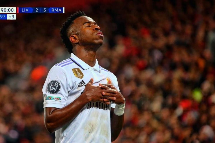 Vinícius Jr célèbre un nouveau sacre en Ligue des champions avec le Real Madrid, déjà recordman à seulement 25 ans.