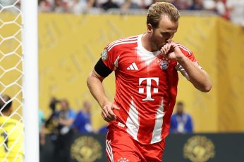 Harry Kane célèbre un but sous le maillot du Bayern Munich, symbole de son choix de rester en Bavière.