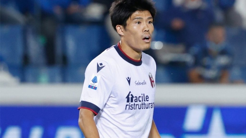 Takehiro Tomiyasu tout proche de s’engager librement avec l’Ajax