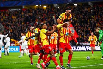 Les joueurs du RC Lens célèbrent leur statut de champion d’automne 2025 2026 après leur dernier match de la phase aller.