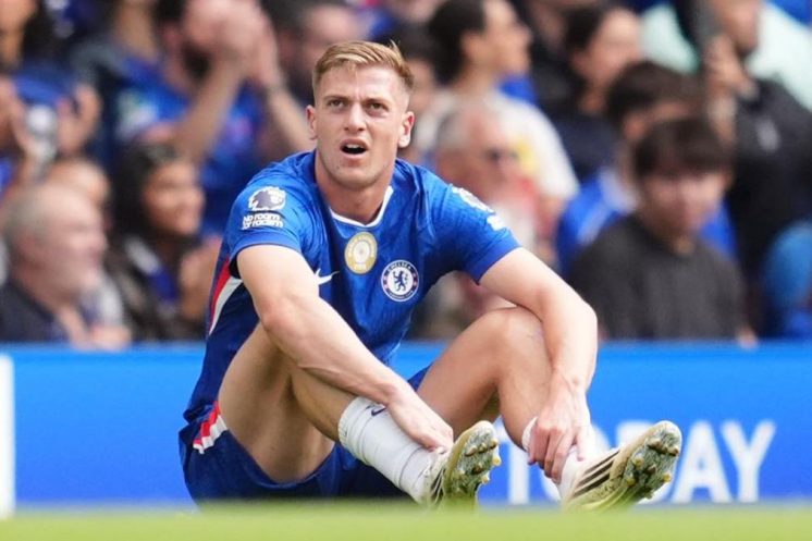 Liam Delap quitte la pelouse, laissant Chelsea dans le flou en attaque pour les prochaines semaines.