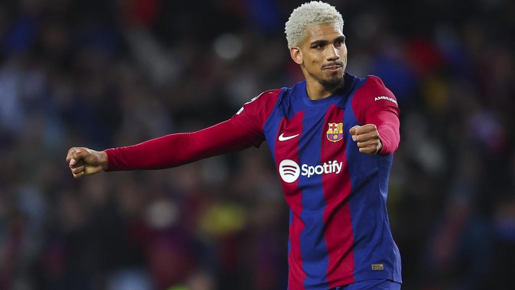 Ronald Araújo se rapproche d’un départ du Barça en 2026