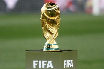 Les premiers prix des billets pour la Coupe du monde 2026 explosent, avec un match d’ouverture Mexique–Afrique du Sud affiché à près de 900 euros.