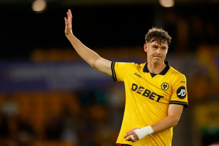 Jorgen Strand Larsen sous le maillot de Wolverhampton, au cœur des rumeurs de mercato.