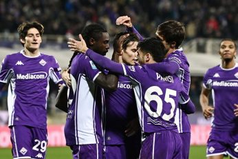 Les joueurs de la Fiorentina célèbrent une victoire 5-1 contre l’Udinese en championnat.