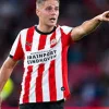 Joey Veerman avec le PSV, annoncé tout proche de Fenerbahçe.