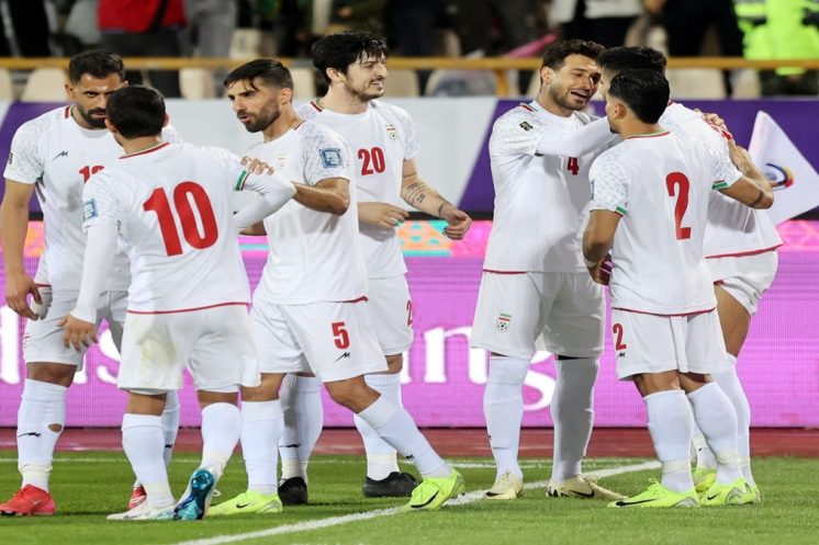 L’Iran agite la menace d’un boycott du Mondial 2026 en réaction aux refus de visas américains pour sa délégation et ses supporters.