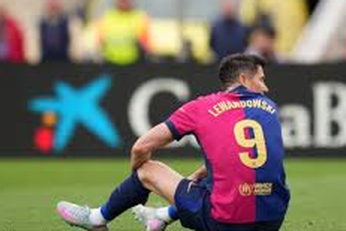 Robert Lewandowski sous le maillot du FC Barcelone, annoncé sur le départ en fin de saison.