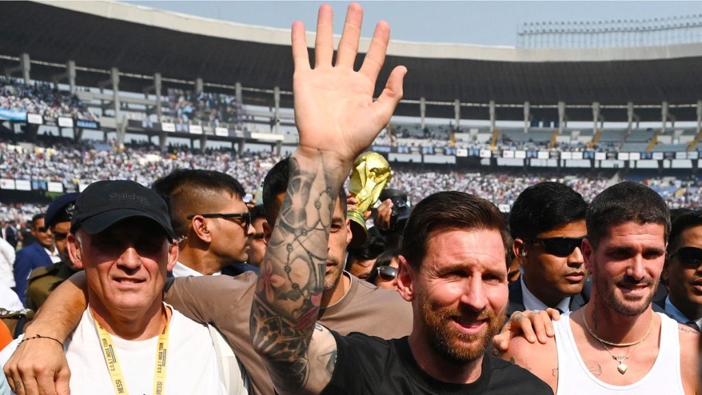 Inde : des fans déçus par Messi saccagent un stade