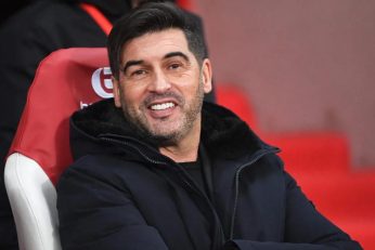 Paulo Fonseca retrouve le banc lyonnais après de longs mois de suspension, sous pression pour relancer l’OL.