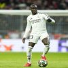 Ferland Mendy sous les couleurs du Real Madrid, au cœur d’incertitudes sur son avenir.
