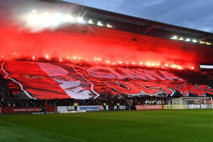 La Tribuna Sever du Slavia Prague récompensée comme ultras de l’année par Ultras World.