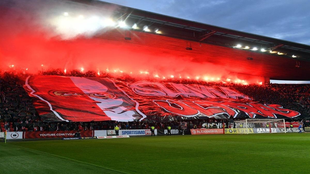 La Tribuna Sever du Slavia Prague récompensée comme ultras de l’année par Ultras World.
