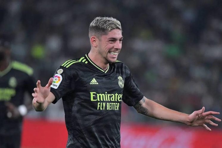 Manchester United envisagerait une offre de 80 M€ pour attirer Federico Valverde loin du Real Madrid.