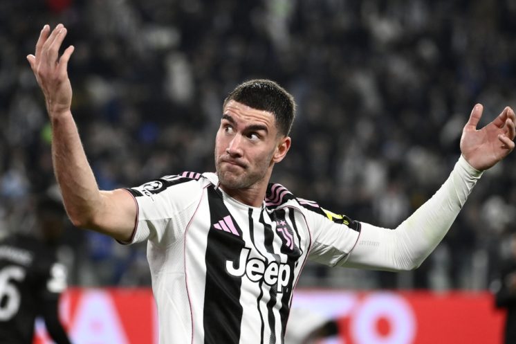 Dusan Vlahovic avec le maillot de la Juventus, annoncé tout proche de l’AC Milan