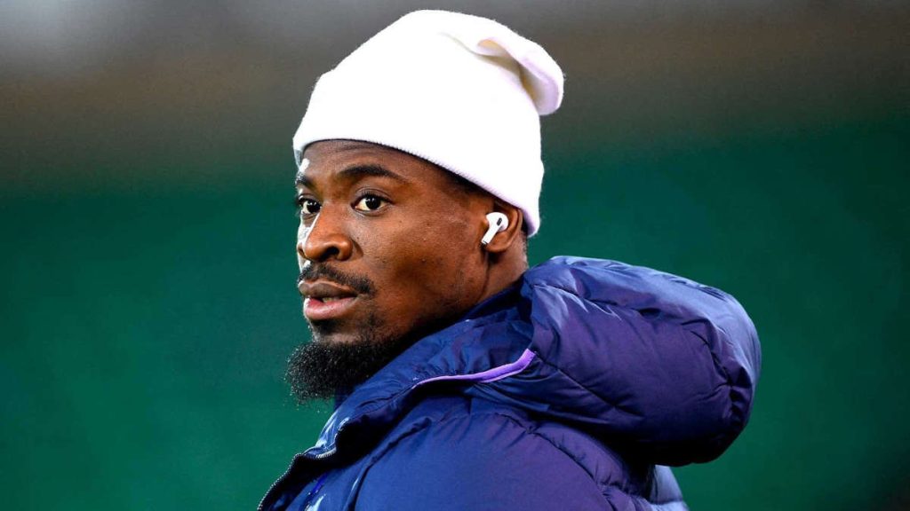 Serge Aurier quitte Persépolis et se retrouve libre
