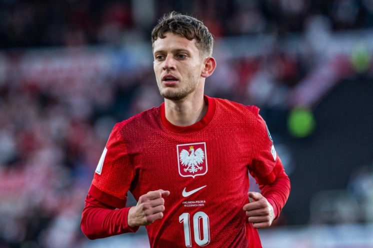 Sebastian Szymanski en route vers Rennes, accord annoncé avec Fenerbahçe.