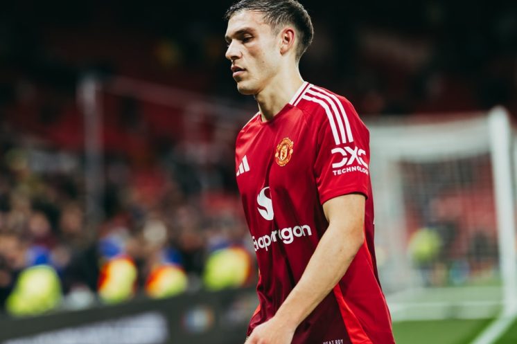 Manuel Ugarte est annoncé dans le viseur de l’OL pour un renfort au milieu.