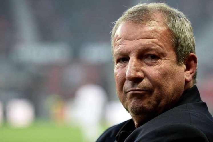 Rolland Courbis, entraîneur puis consultant, s’est imposé comme une voix marquante du football français.