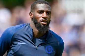 Tiémoué Bakayoko, libre depuis l’été 2025, discuté par le FC Metz.