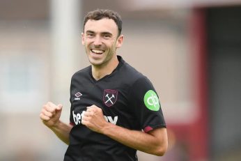 Andy Irving lors d’un match avec West Ham, peu avant son transfert définitif au Sparta Prague.