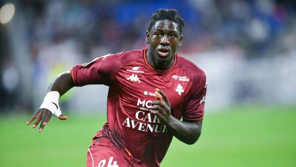 Aston Villa mise sur l’avenir avec la signature de Brian Madjo