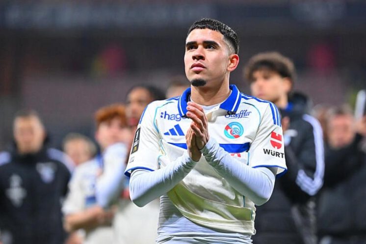 Kendry Páez sous le maillot de Strasbourg, avant son départ pour River Plate.