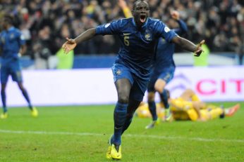 Mamadou Sakho sous le maillot des Bleus, l’un des visages du barrage contre l’Ukraine en 2013.