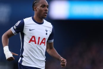 Mathys Tel, annoncé dans le viseur du Paris FC, appartient à Tottenham et reste sous contrat longue durée.