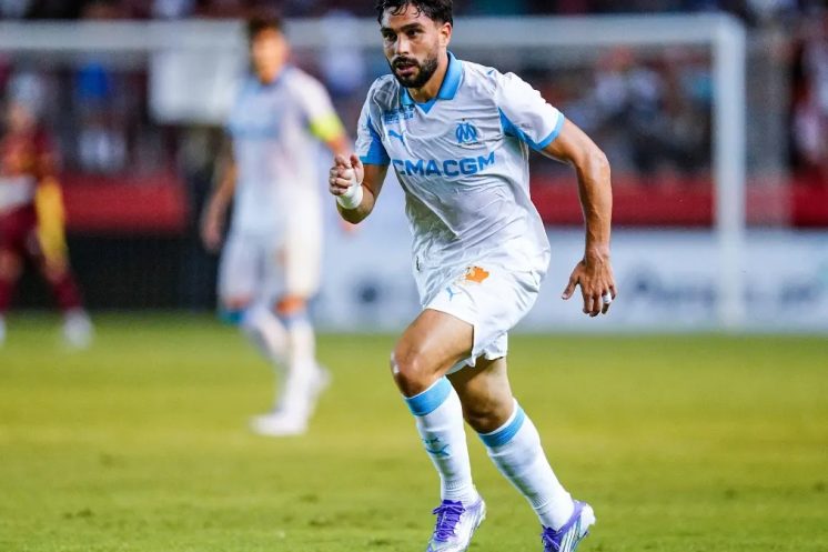 Neal Maupay annoncé de nouveau dans le groupe de l’OM après le départ imminent de Robinio Vaz.