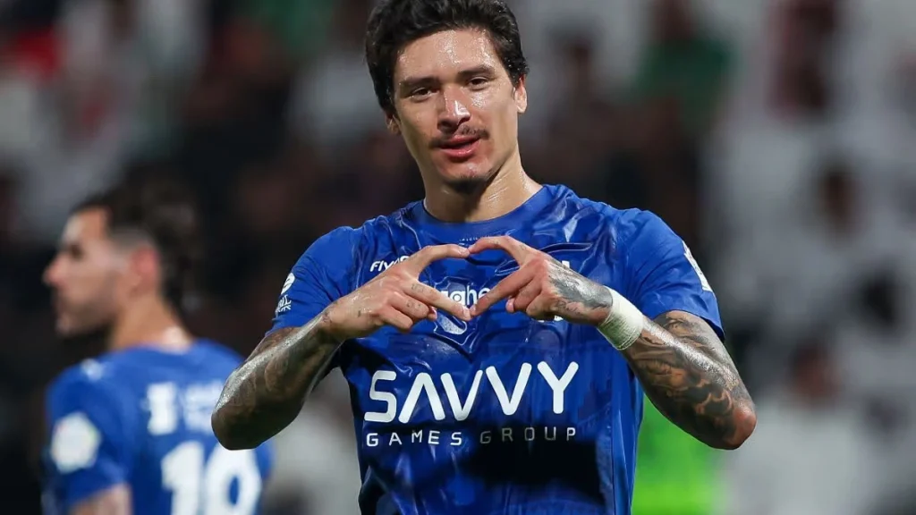 Fenerbahçe tente Darwin Núñez et prépare une nouvelle offre