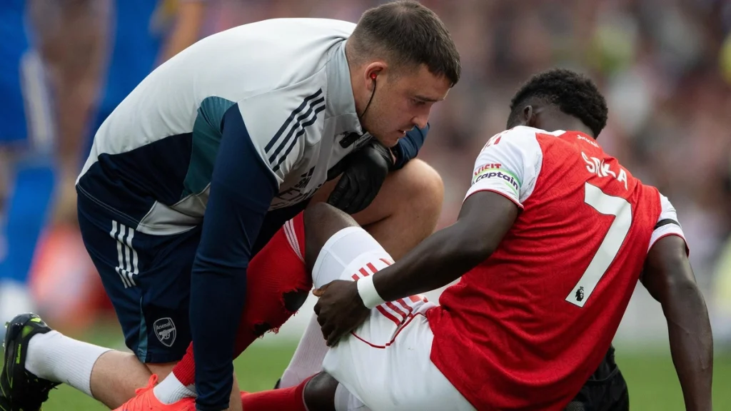 Arsenal retient son souffle pour Bukayo Saka