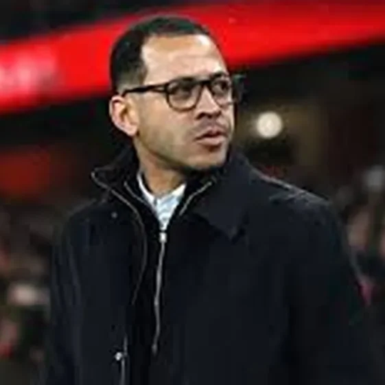 Liam Rosenior figure parmi les nommés pour l’entraîneur du mois en Premier League.