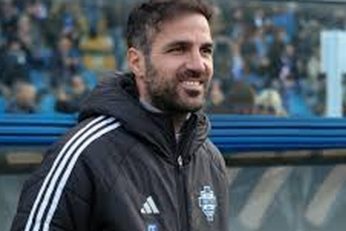 Cesc Fàbregas célèbre la qualification historique de Como en demi finale.