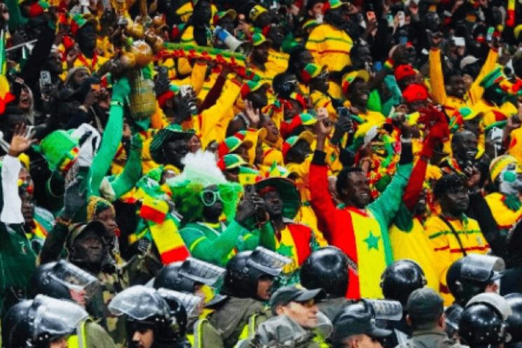 Des supporters sénégalais dans les tribunes lors d’un match de la CAN.