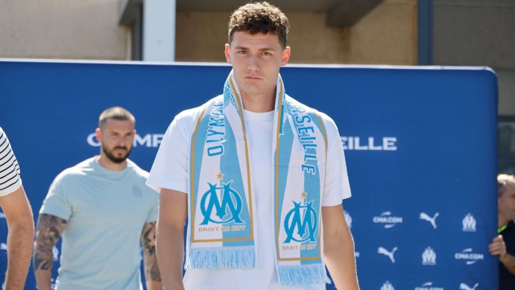 Benjamin Pavard dans le flou à Marseille
