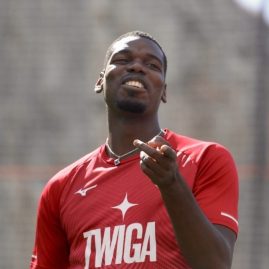 Paul Pogba en reprise sur la pelouse, ballon au pied, après plus de deux mois d’absence.