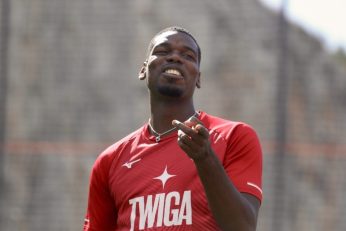 Paul Pogba en reprise sur la pelouse, ballon au pied, après plus de deux mois d’absence.