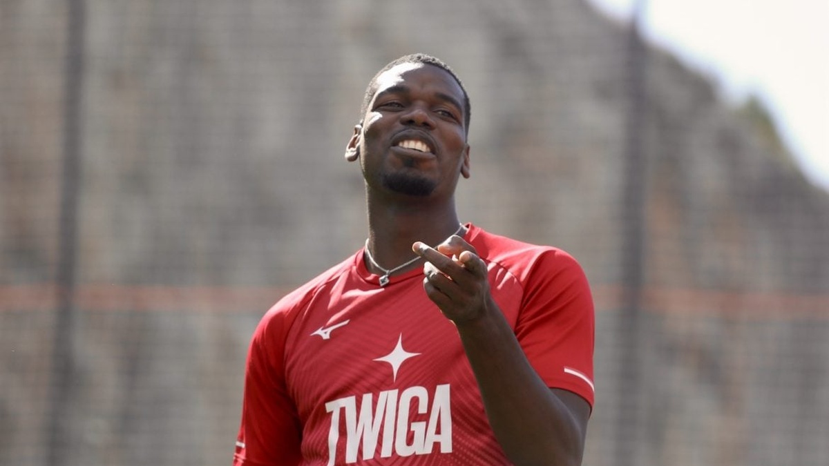 Paul Pogba en reprise sur la pelouse, ballon au pied, après plus de deux mois d’absence.