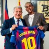 Lamine Yamal aux côtés de Joan Laporta, au cœur d’une nouvelle sortie médiatique sur une possible offre record.
