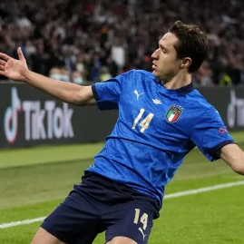 Federico Chiesa fait son retour dans la liste de l’Italie pour les barrages de qualification au Mondial 2026.
